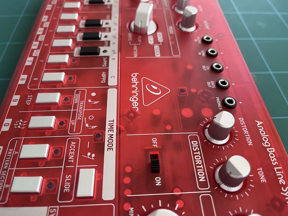 Behringer TD3 синтезатор