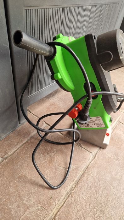 Машина за заточване на вериги