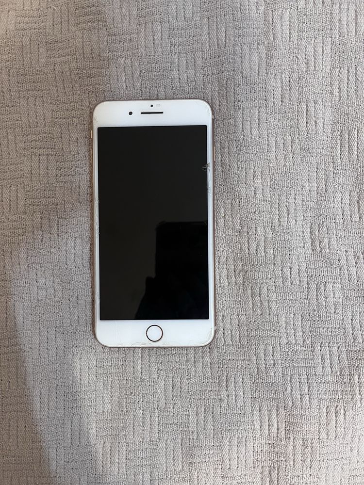 iPhone 8+ 64 гб.