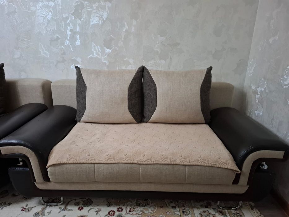 Раскладные диваны с полками