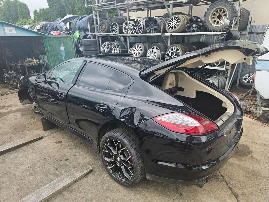 Dezmembrez Porsche Panamera 4 3.6 M4640 220KW an 2011