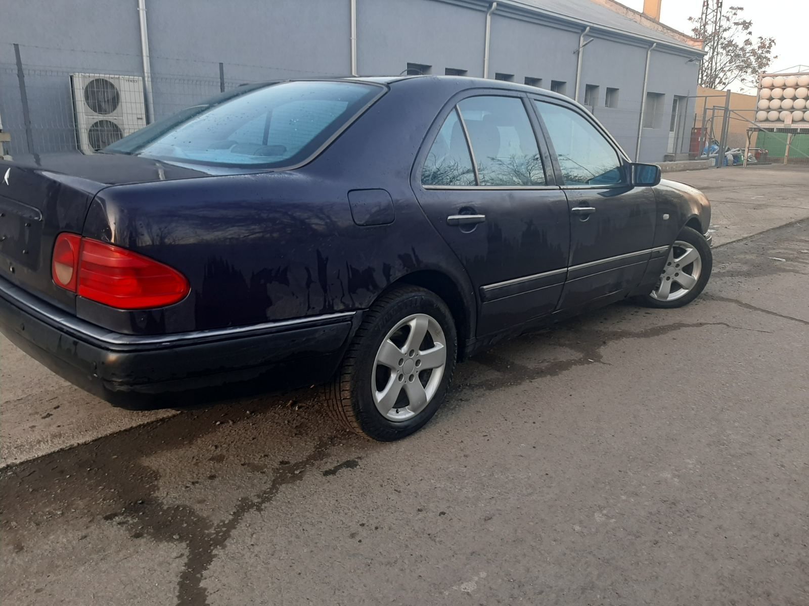 Mercedes E 2.5TD 150к.с