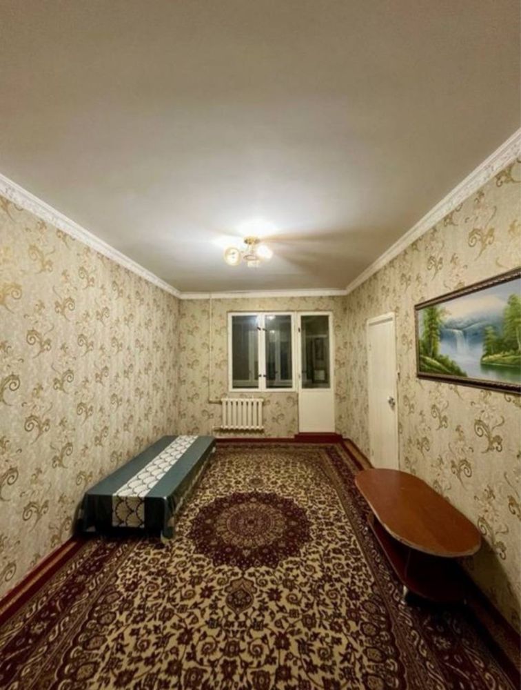 Чиланзар 8 2х комнатная 51м2 , 1й этаж под бизнес срочно продается!