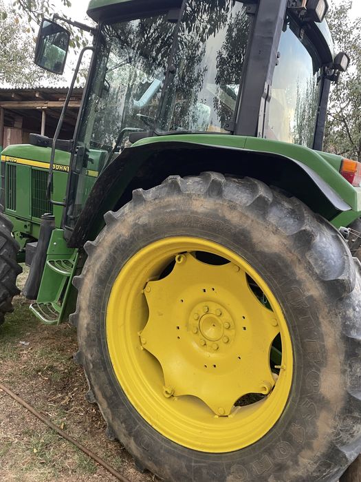 Tractor John Deere 6100