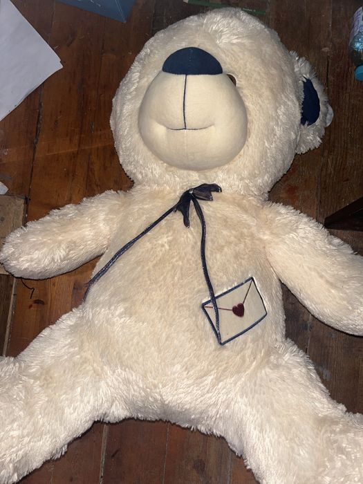 Голям плюшен мечок