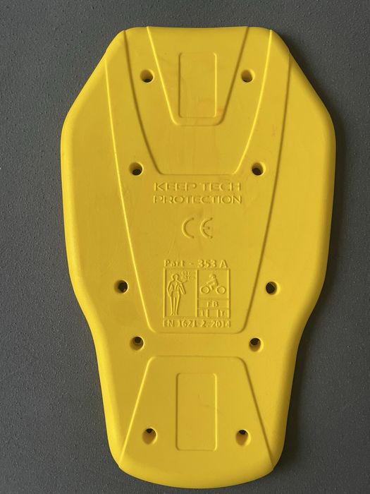 Мото протектор за гръб