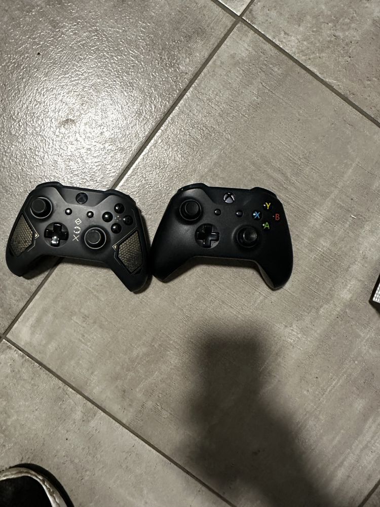 Xbox One S  2xcontrolere 6xjocuri