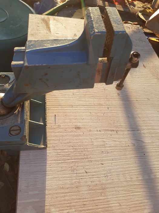 Menghina de banc mini