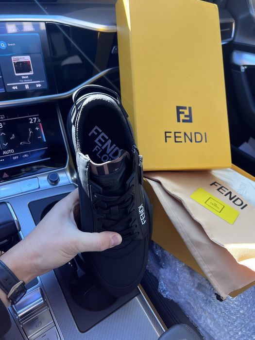 Flow Low-Top Sneakers