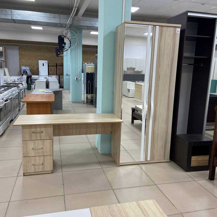 Комплект мебели Шкаф с зеркалом и стол. Бесплатная доставка!