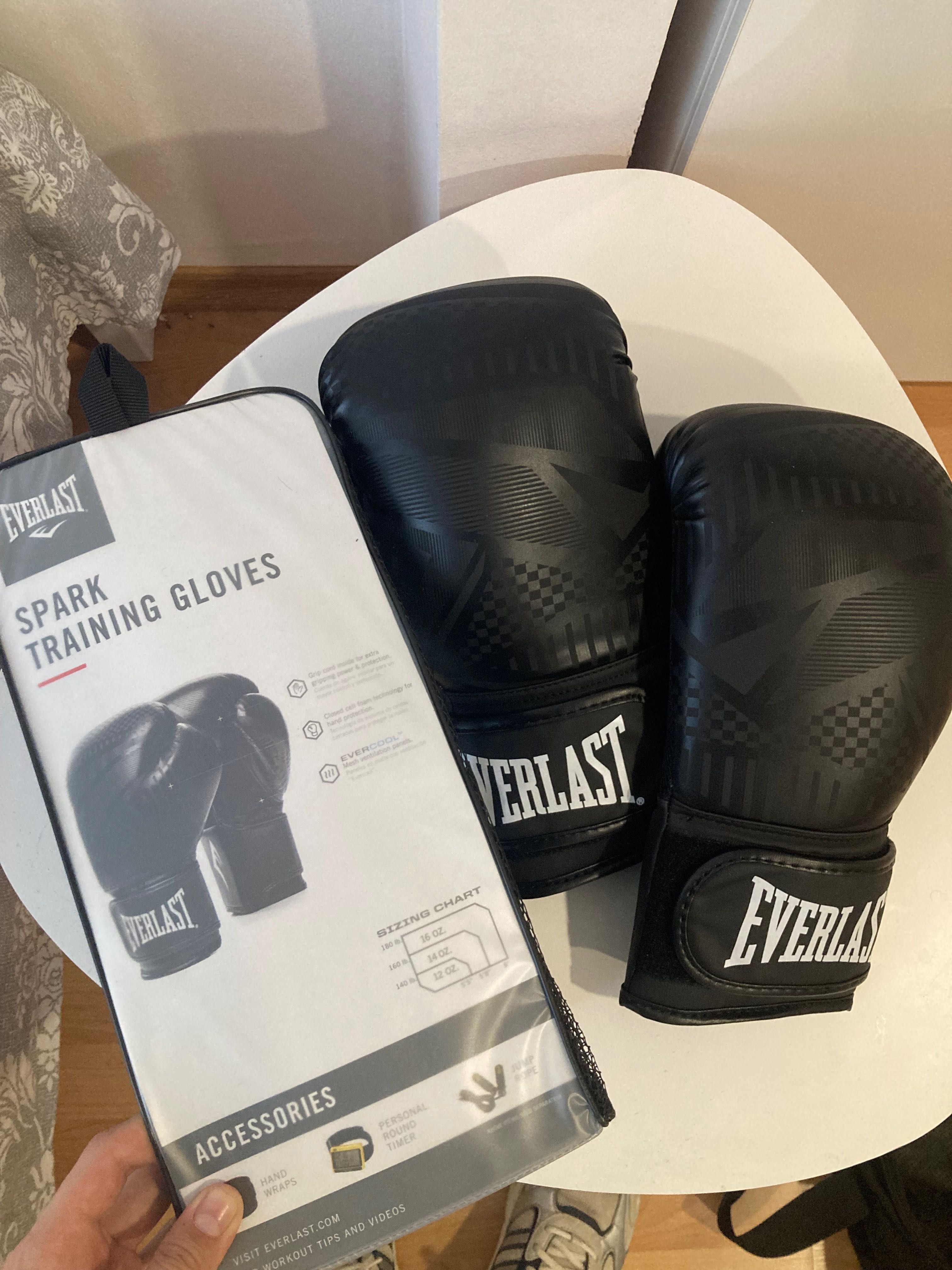 Боксови ръкавици Everlast Нови 10OZ
