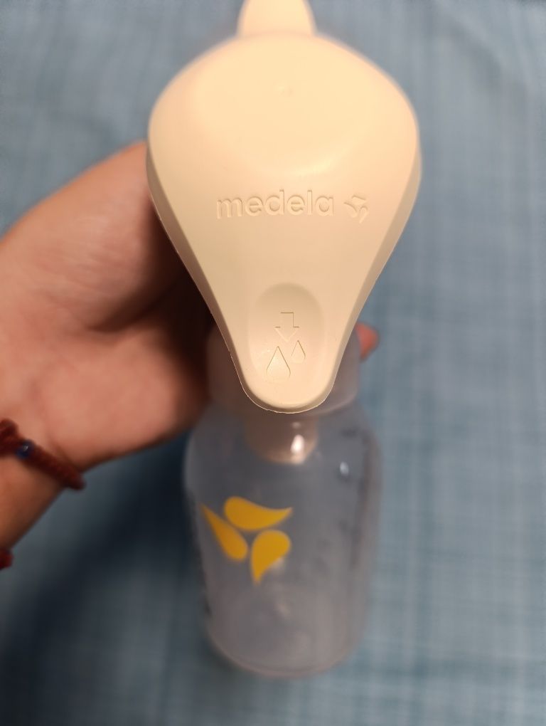 Помпа за кърма Медела Harmony ръчна двуфазна Medela