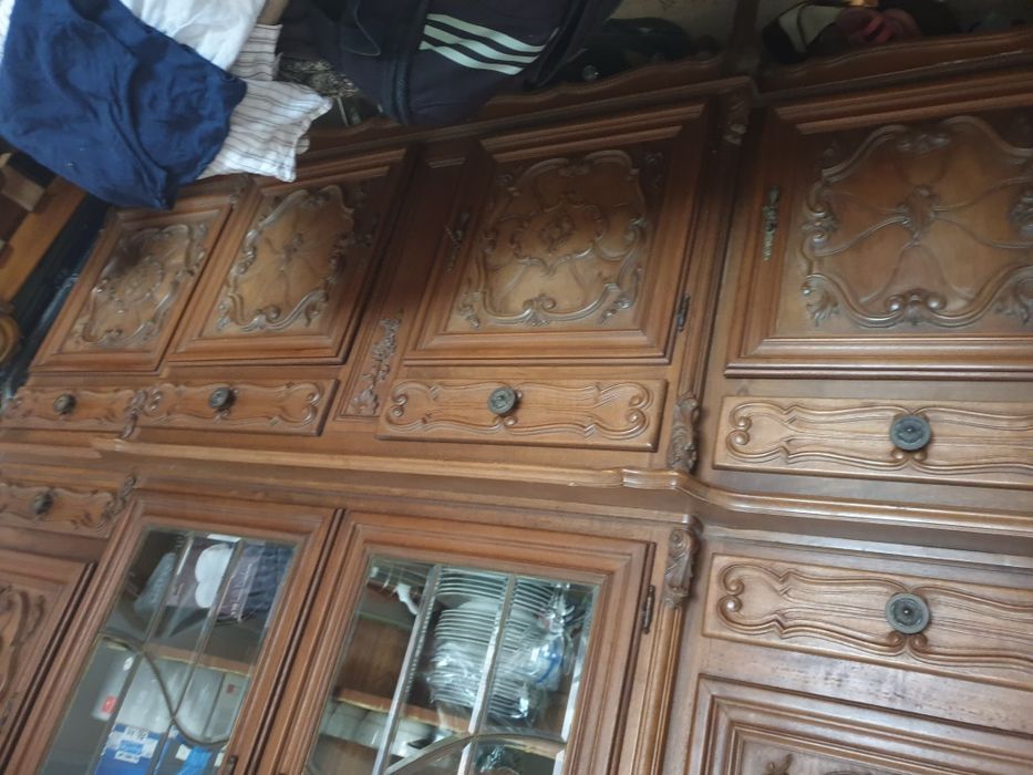 Mobila vitrina sculptata lemn