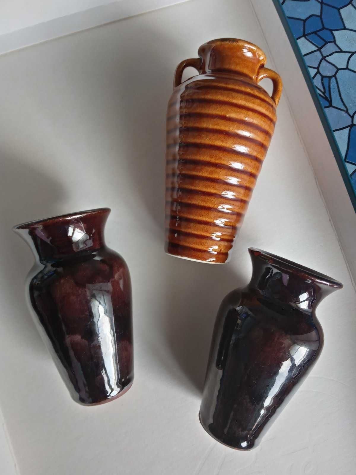Комплект от две мини вазички и амфора керамика