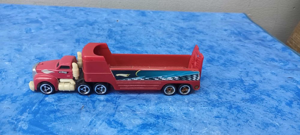 **Red Hot Wheels | macheta camion transportor | 20*4*5 cm