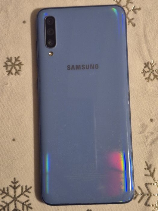 Samsung A70 телефон
