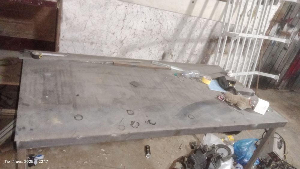 металичиски стол