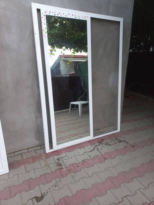 Ușă  glisantă cu oglindă