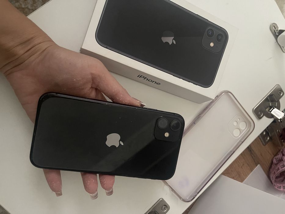 Продам пйфон с коробкой и чехлами