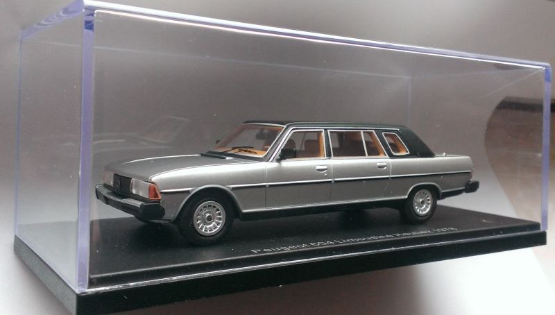 Macheta Peugeot 604 Limousine Heuliez 1978 - NEO 1/43