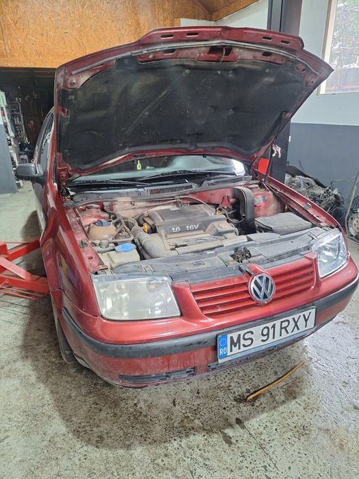 Vând bora 1.6 benzina în stare perfecta