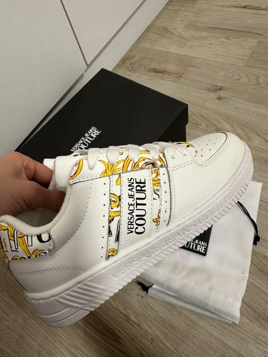 Обувки Versace Jeans Couture и Armani Exchange