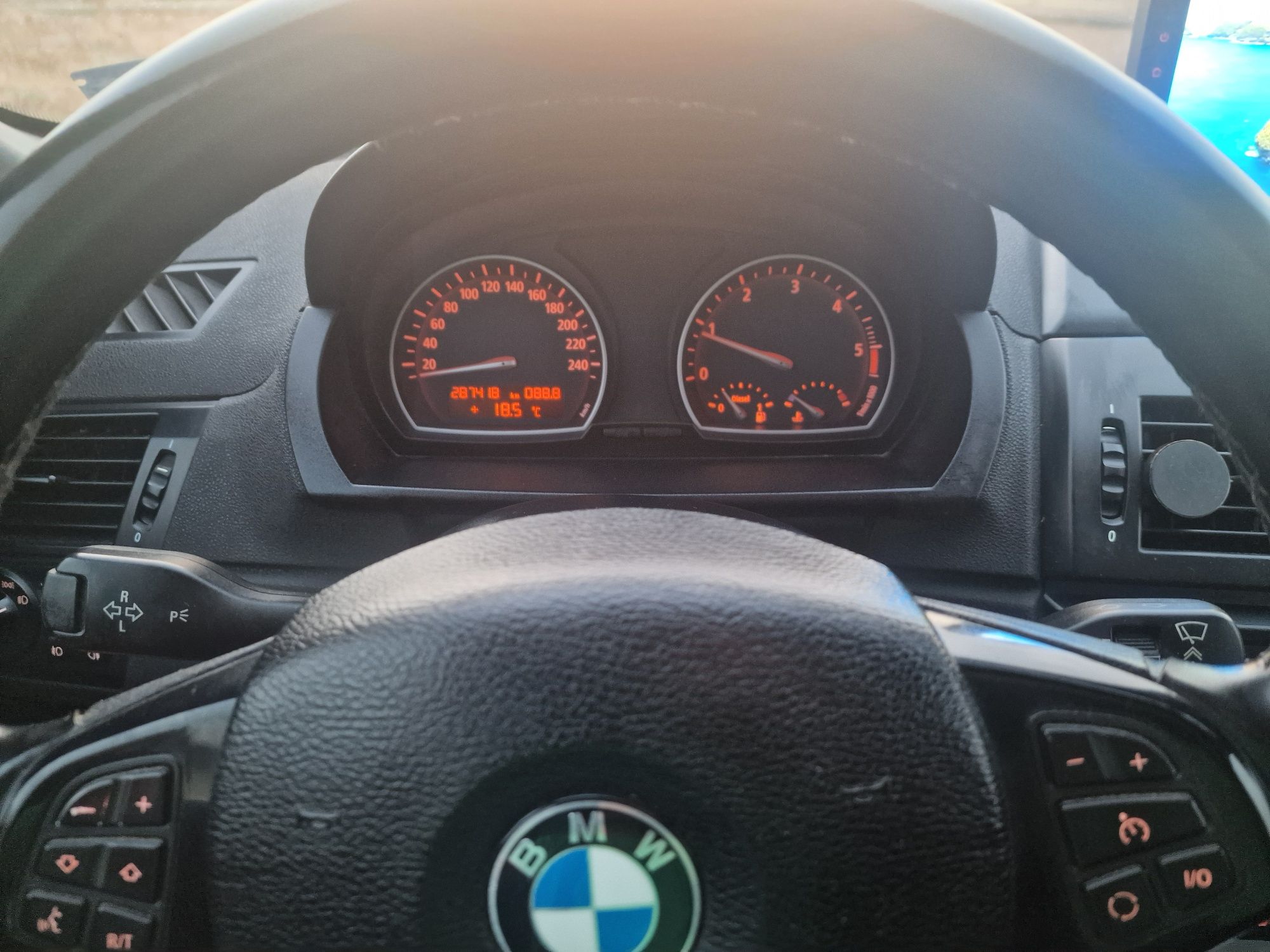 BMW X3  2.0    150кс
