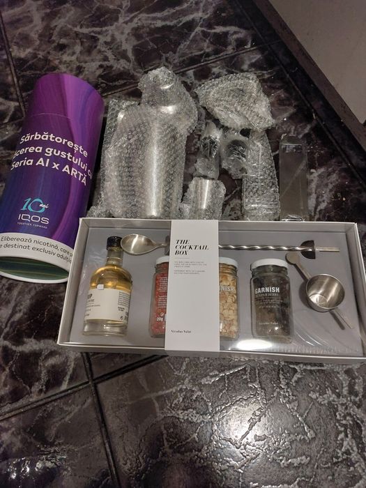 Vand set cocktail profesional pentru barmani si nu numai