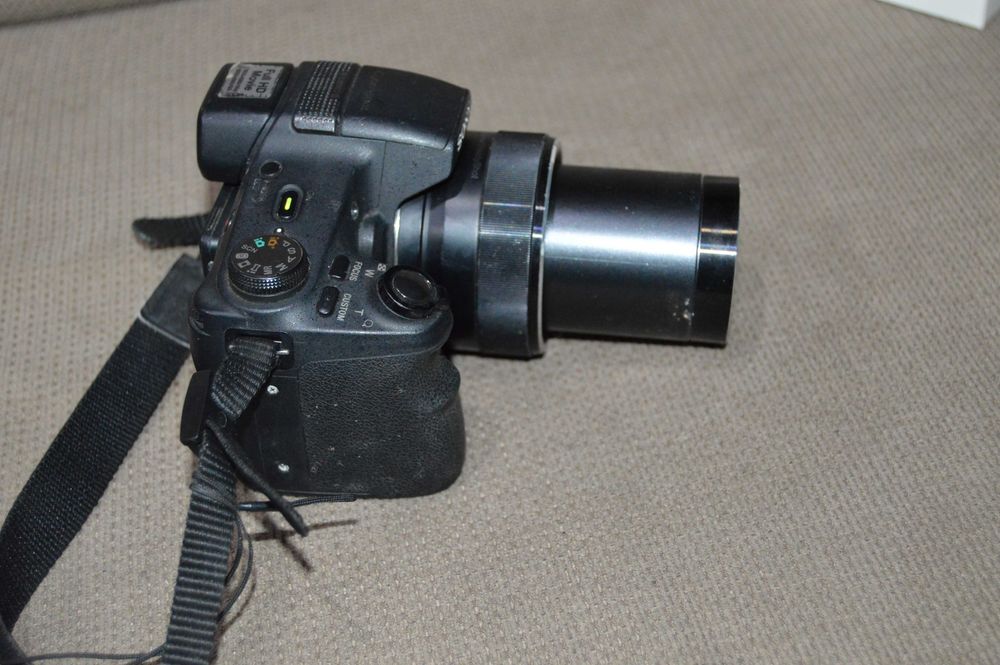 Sony Cyber-shot DSC-HX200V 18.2mp 30x optical zoom