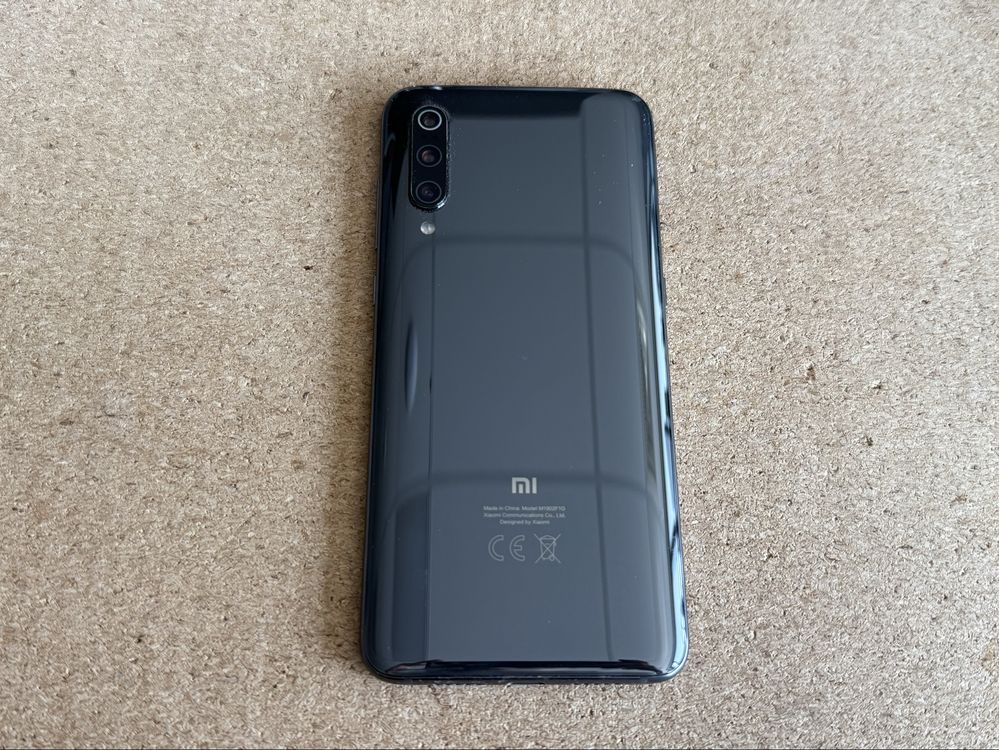 Xiaomi Mi 9 - 64GB, отлично състояние, малко използван