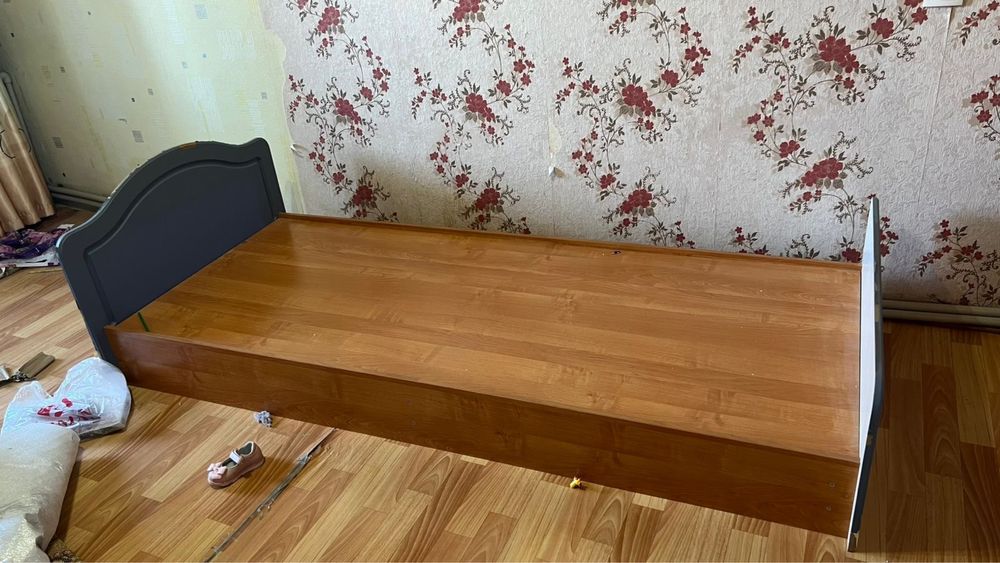 кровать без матраса