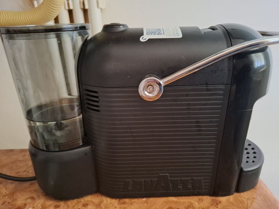 Vând urgent apart de cafea lavazza a modo mio