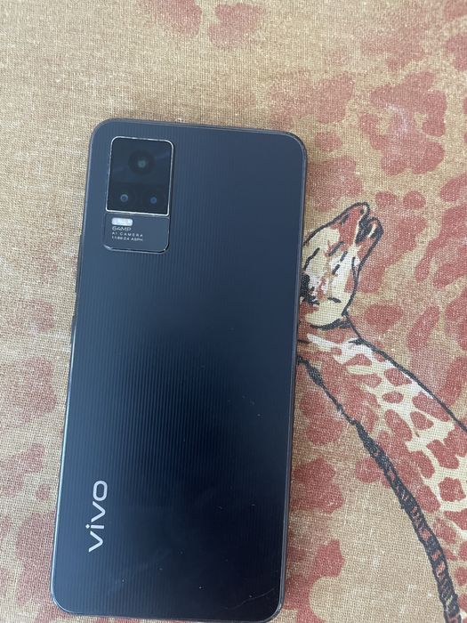 VIVO V21E в хорошем состоянии