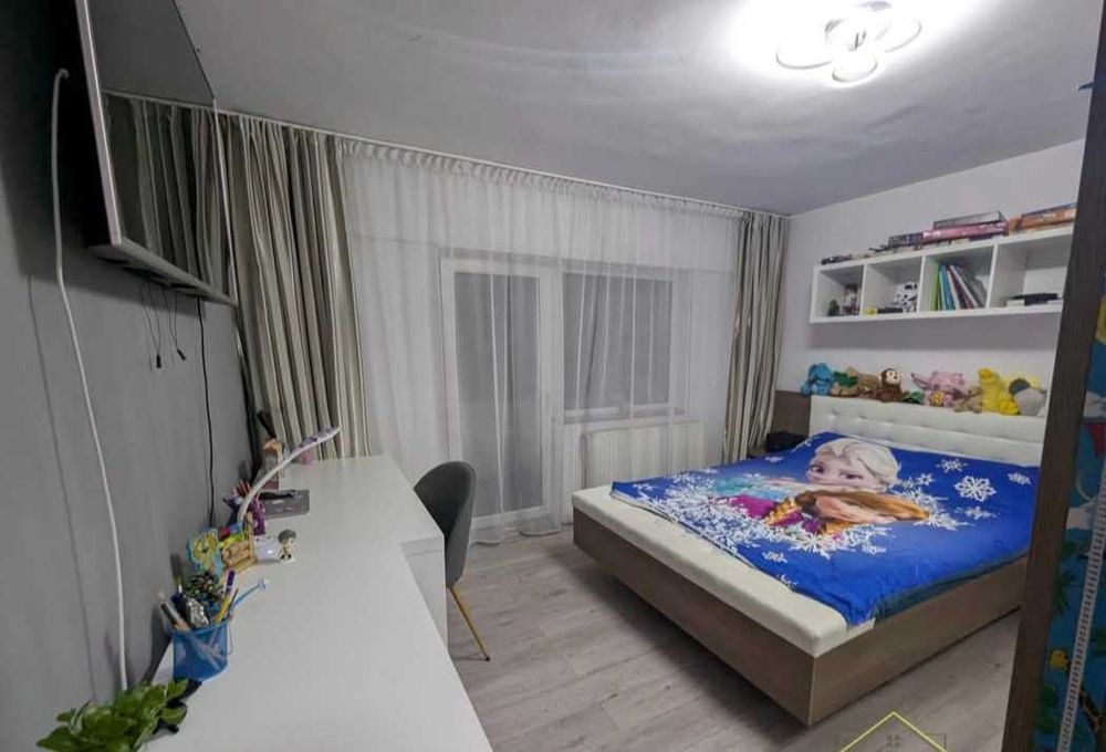 Vand apartament cu 3 camere mobilat carpati 2 et. 2