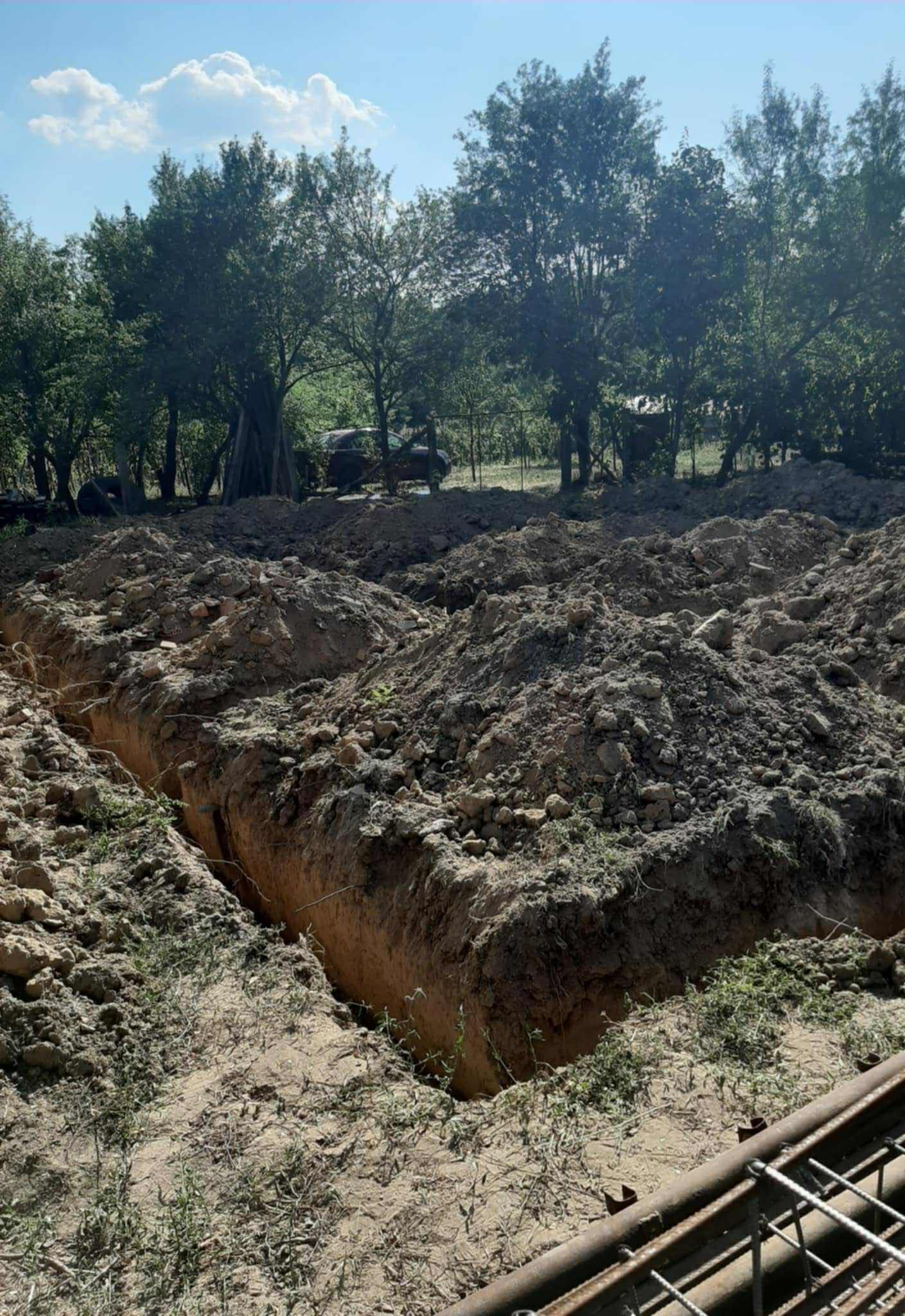 Miniexcavator pentru diverse lucrări