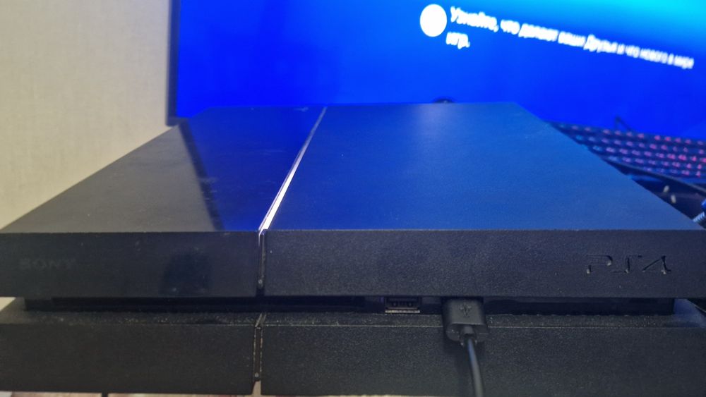 продам Playstation 4