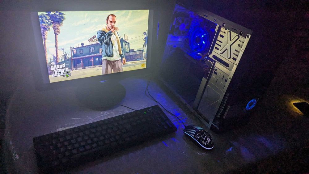 Продам комплект комплект монитор мышь клавиатура блок