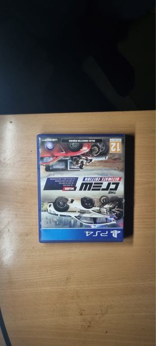 Vand ps 4 pro tot cu jocuri plus 2 manete