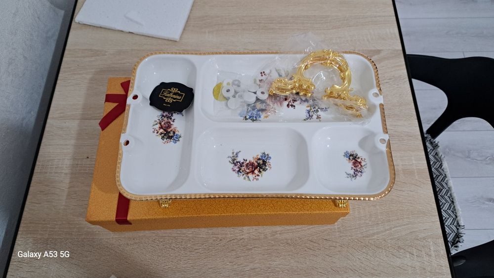 Продам новую  манежницу 2шт