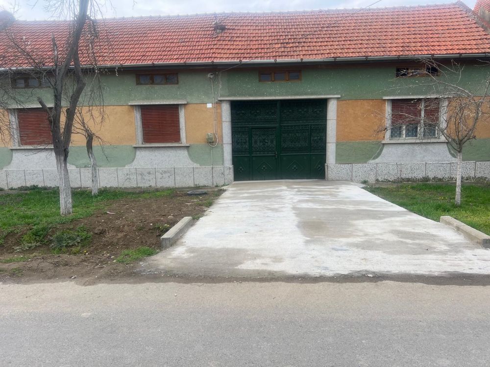 Vand casa in comuna Costeiu, jud.Timis