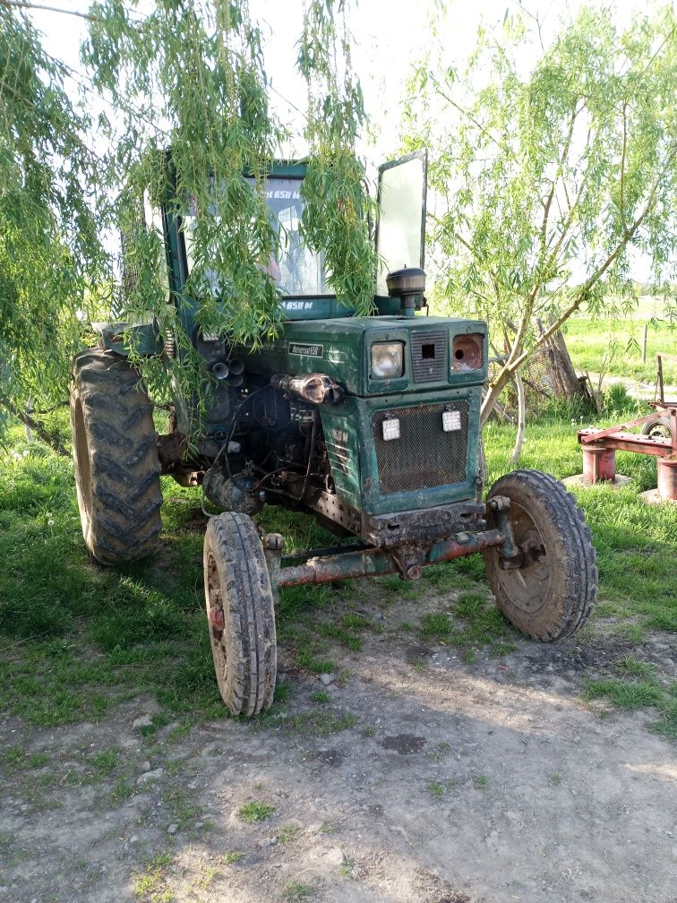 Vând sau dezmembrez