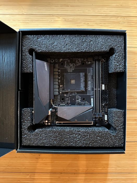 Procesor Ryzen 7 3800x + Aorus B550I PRO AX + 16gb ram 4133MHz