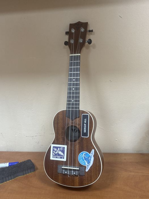 Продам укулеле сопрано