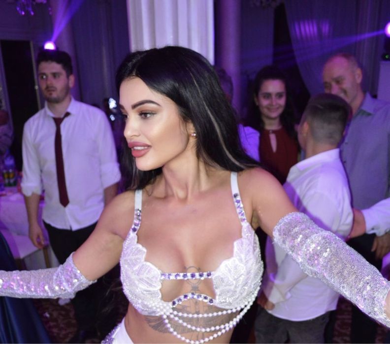 Танцьорки, проумотърки, модели и хостеси