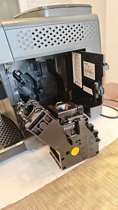 Кафе автомат Philips работещ в отлично състояние .