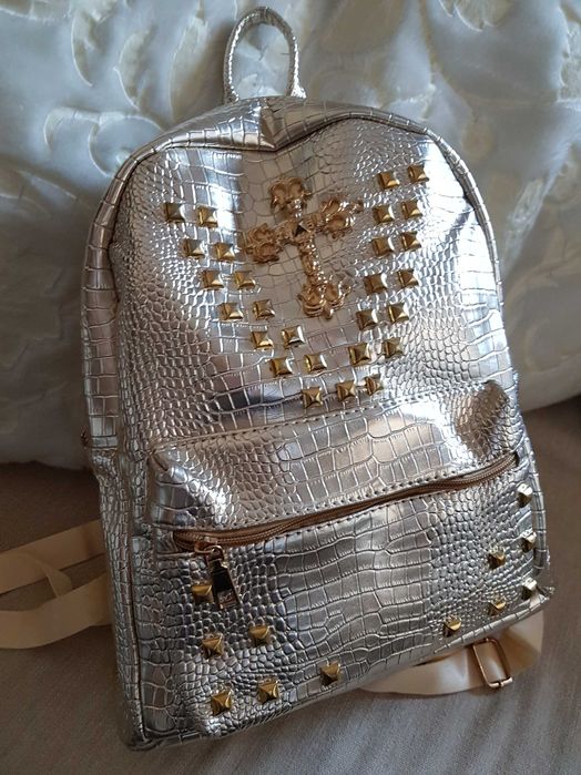 Дамска раница в златисто-сребристо
