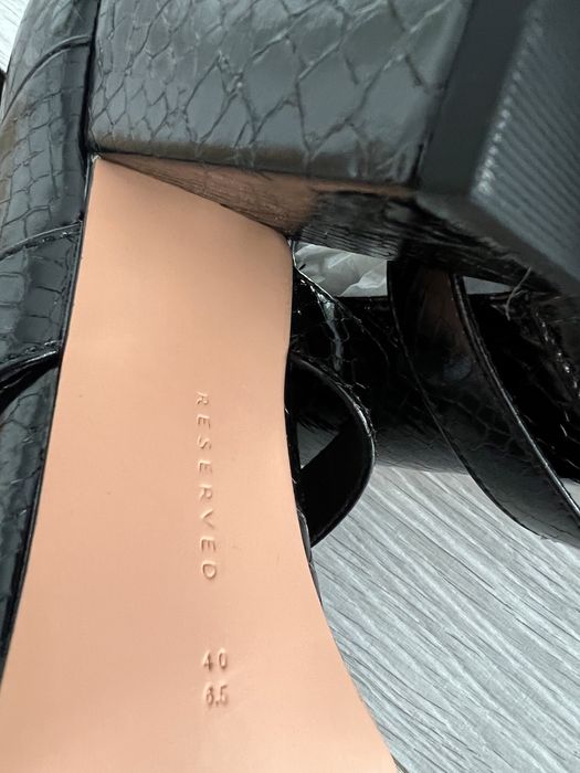 Pantofi Reserved cu decupaje, noi