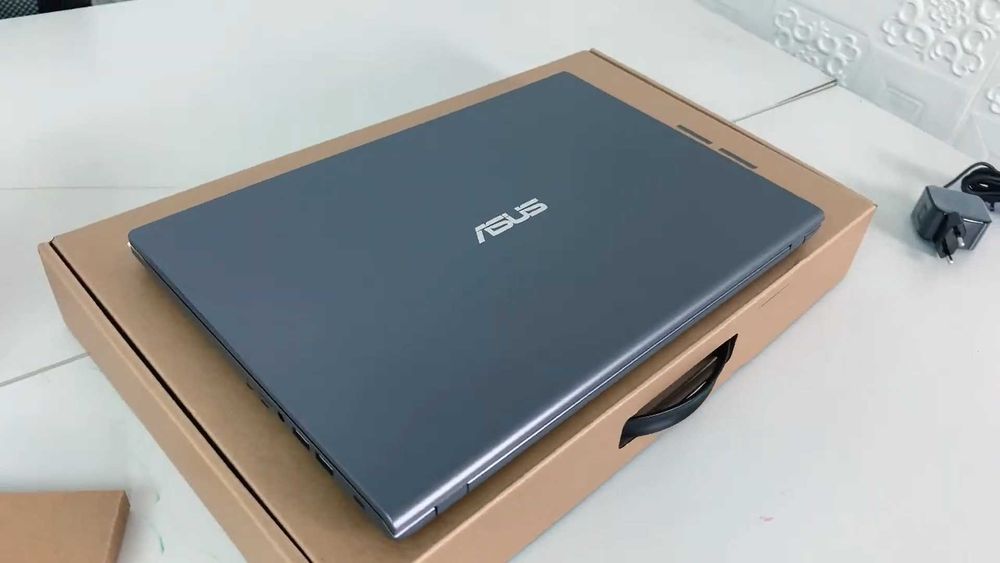 ASUS отличный ультрабук состояние нового