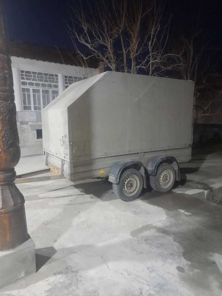Прицеп 4 та баллонли полни таййорланган ресорлар усиленний килинган.