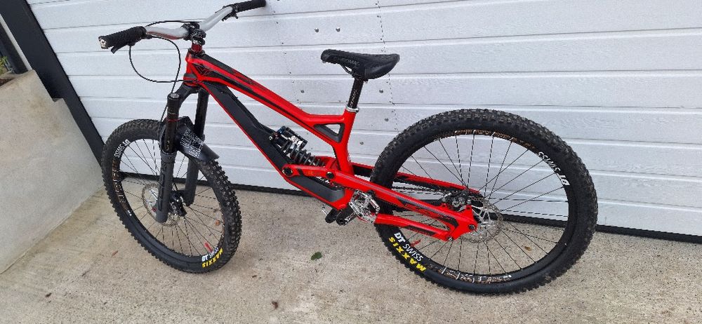 Vând Yt tues slopestyle sau schimb cu enduro